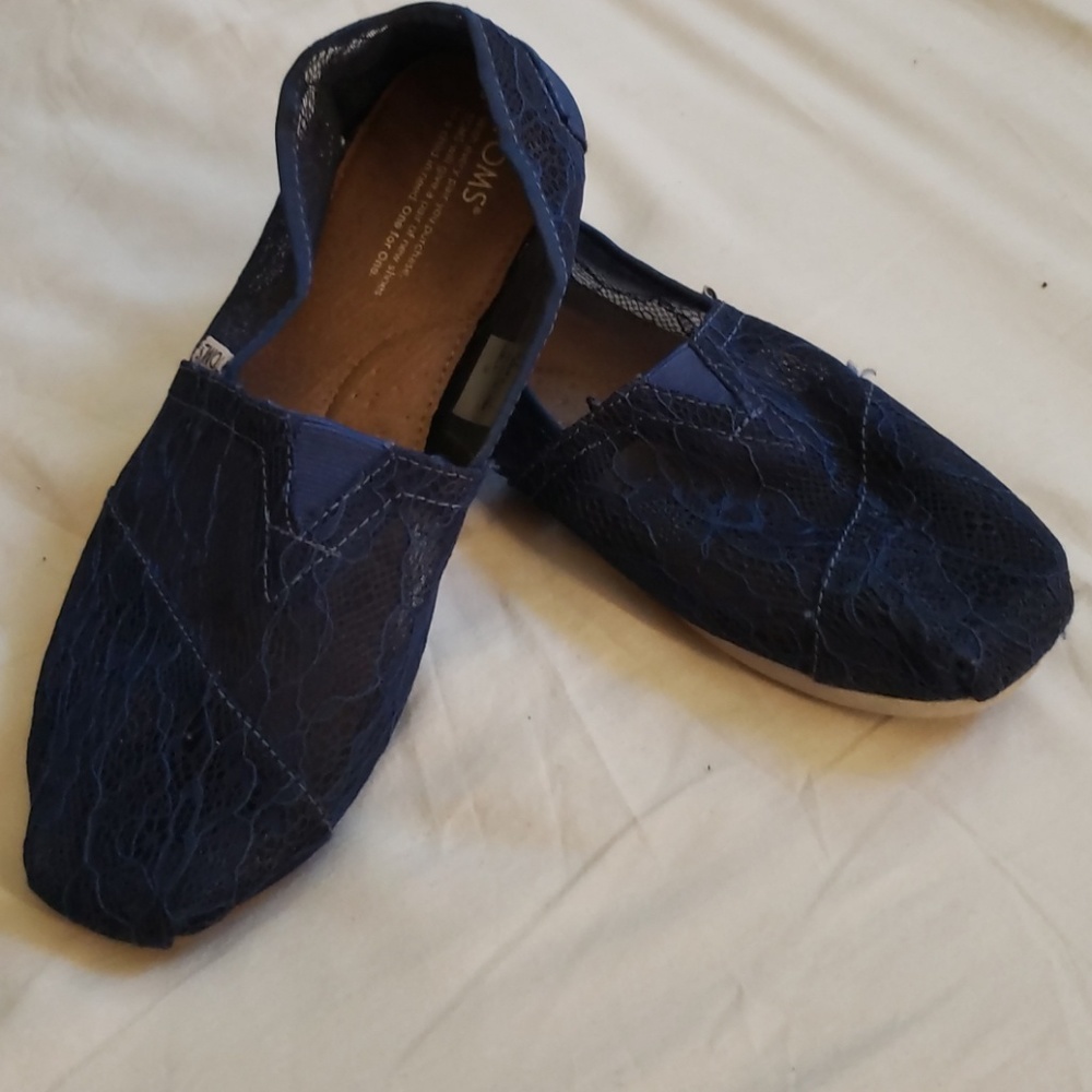 Blue lace toms